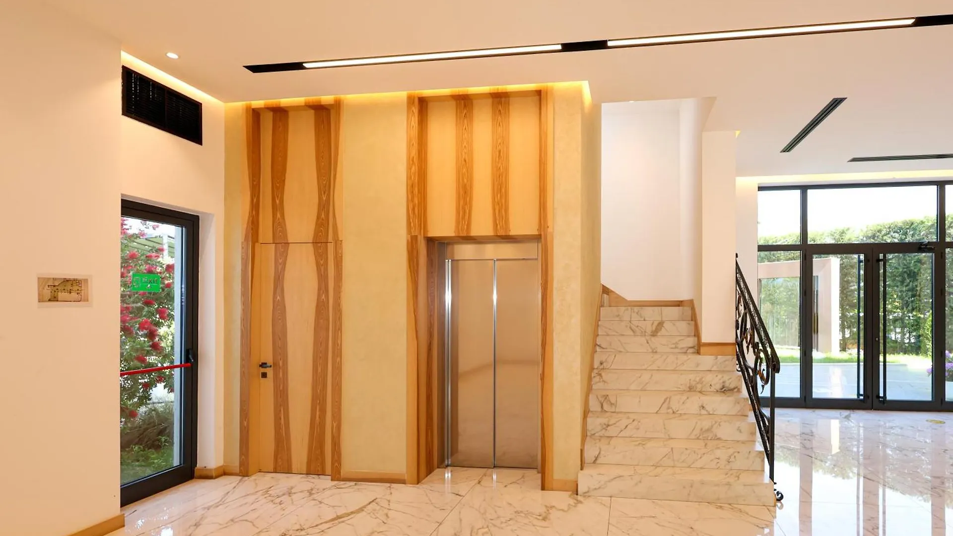 Grand White City Hotel Berat 4*,