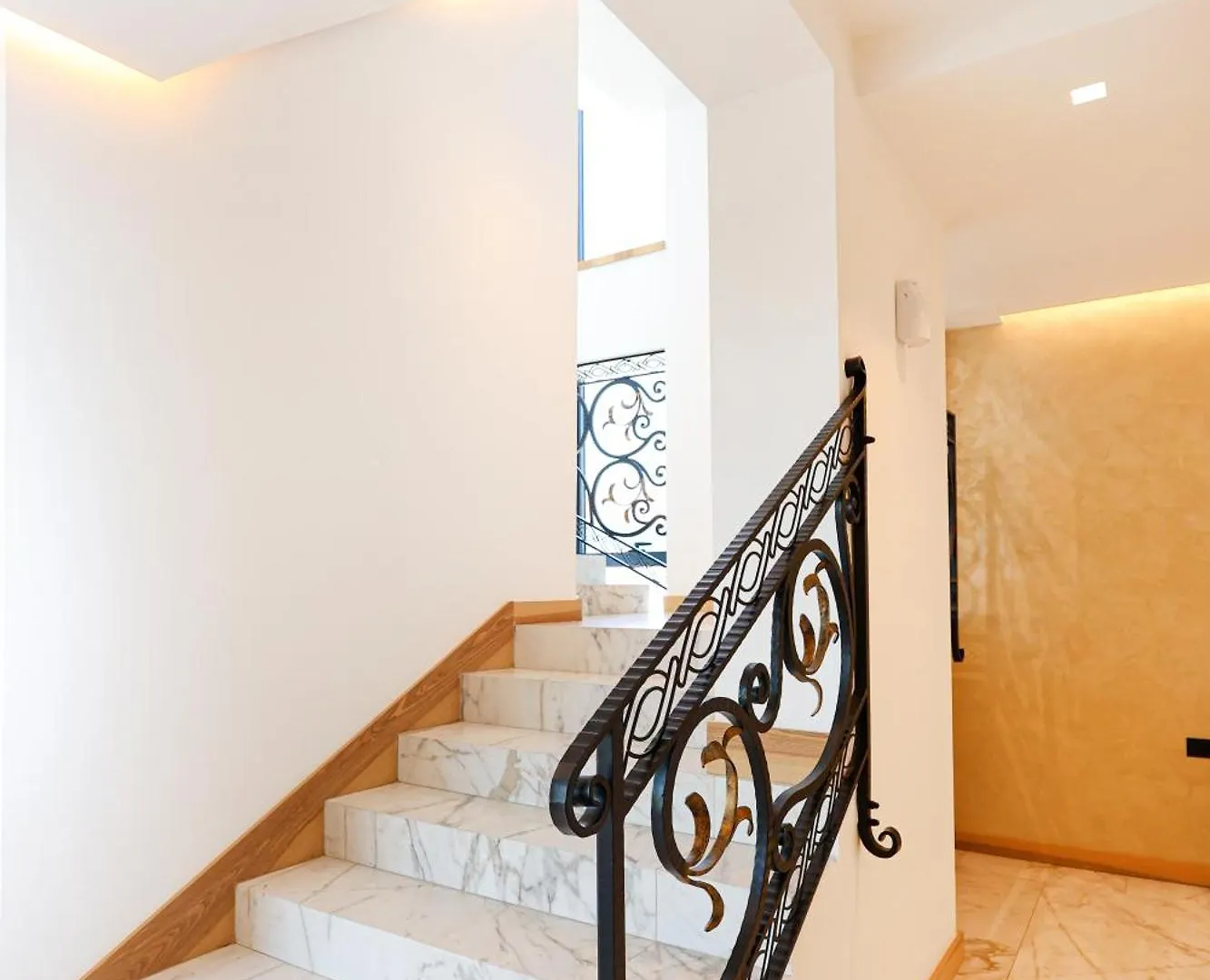 Grand White City Hotel Berat